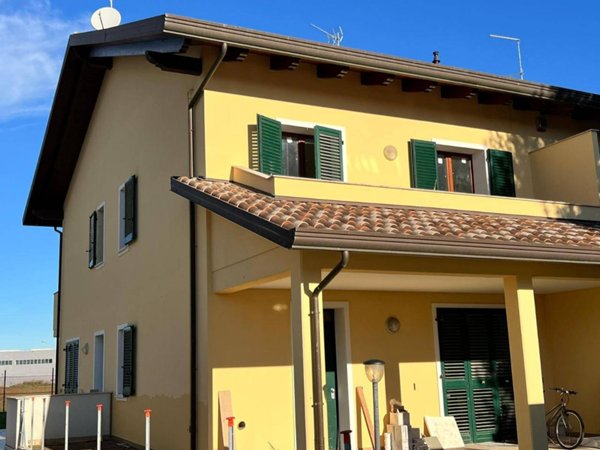 casa indipendente in vendita a Cesena in zona Pievesestina