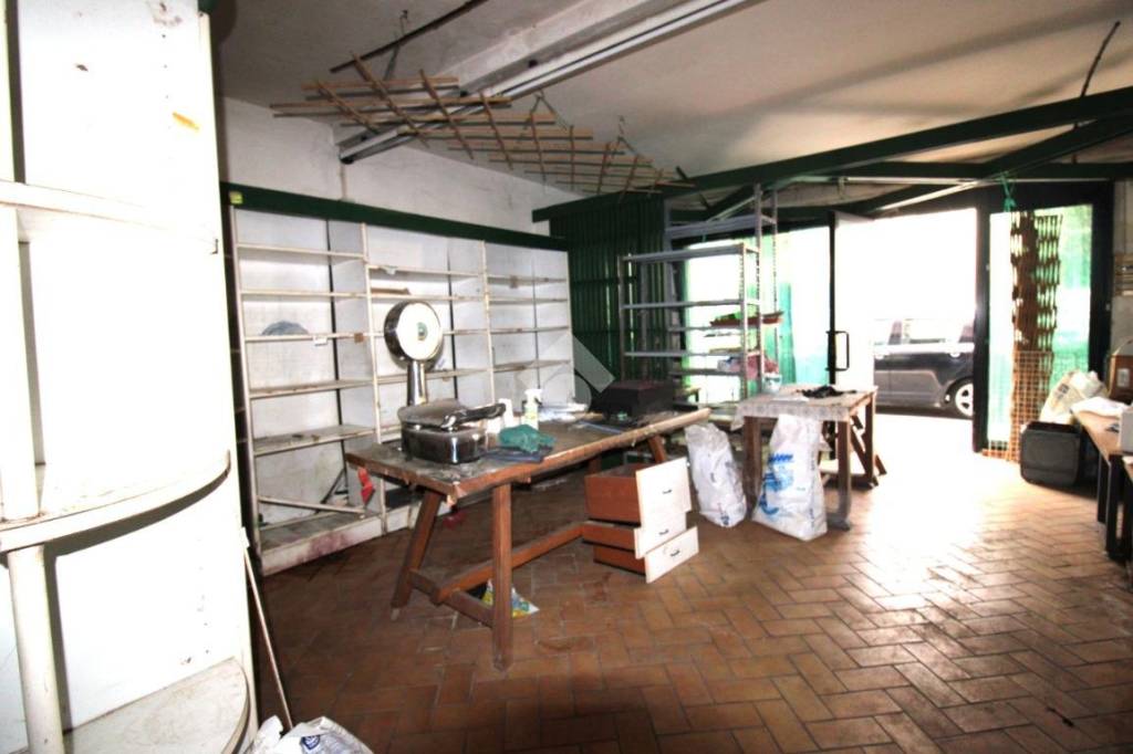 negozio in vendita a Cesena in zona Macerone