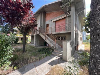 casa indipendente in vendita a Cesena in zona Centro Storico
