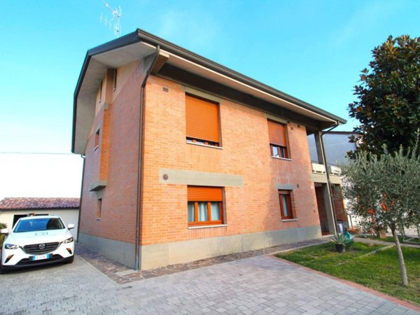 casa indipendente in vendita a Cesena in zona San Giorgio