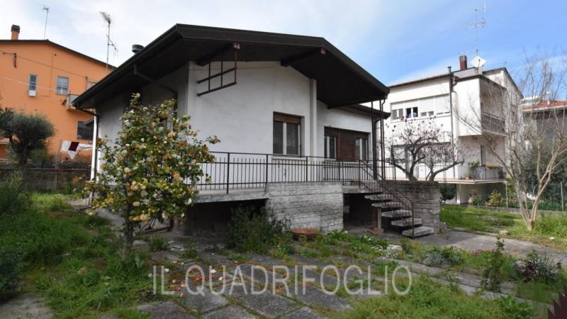 casa indipendente in vendita a Cesena