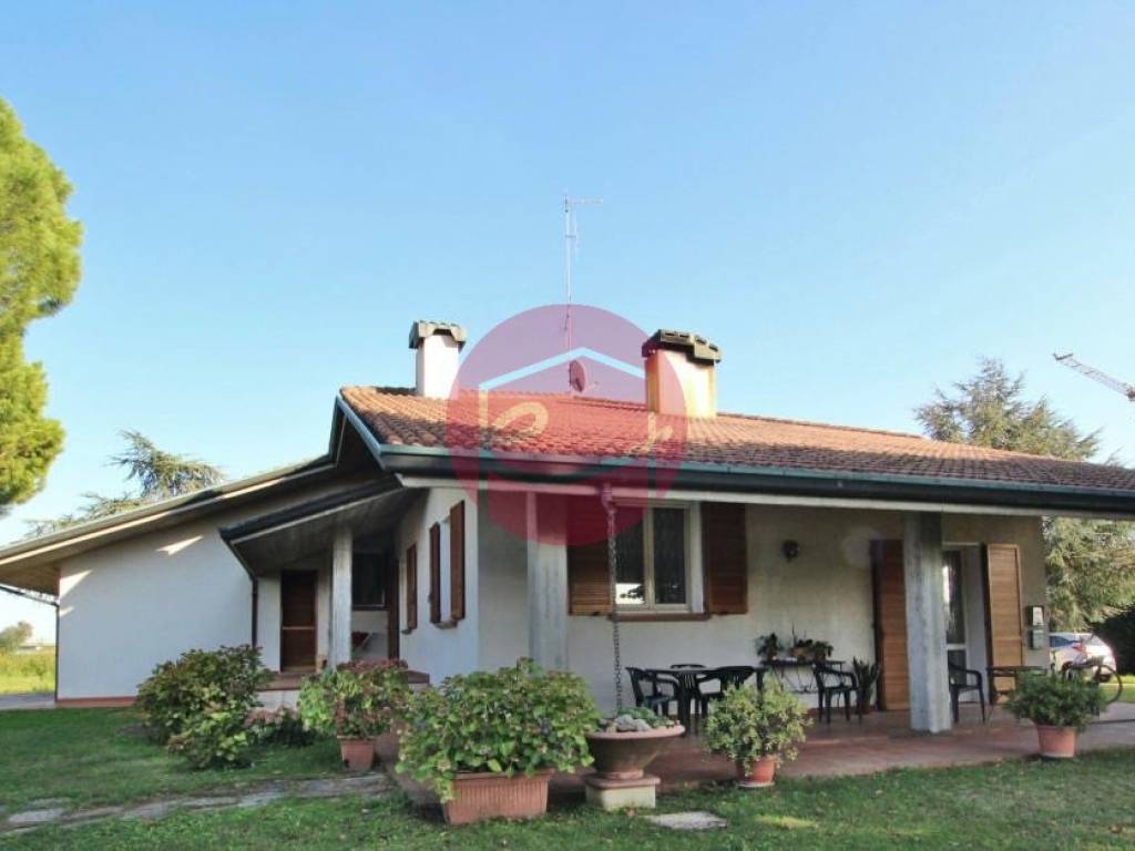 casa indipendente in vendita a Cesena