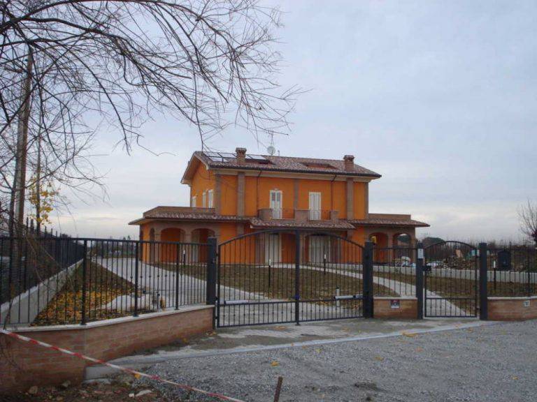 casa indipendente in vendita a Cesena in zona Villa Chiaviche