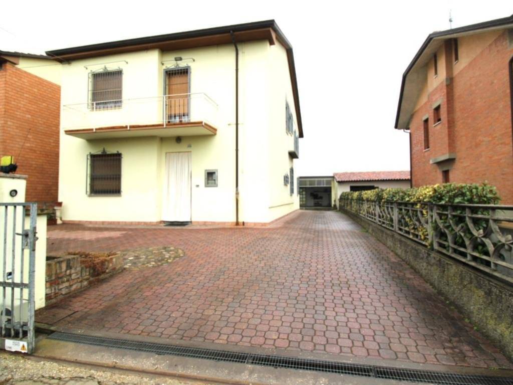 casa indipendente in vendita a Cesena in zona Marcorano