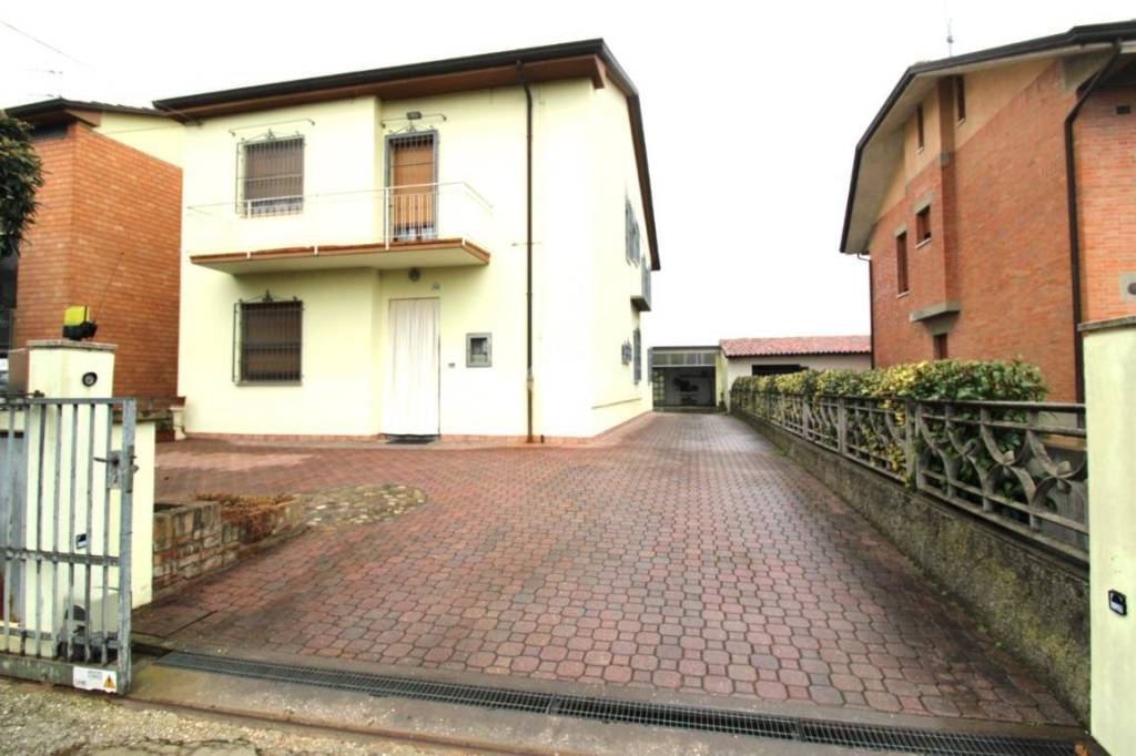 casa indipendente in vendita a Cesena in zona Marcorano