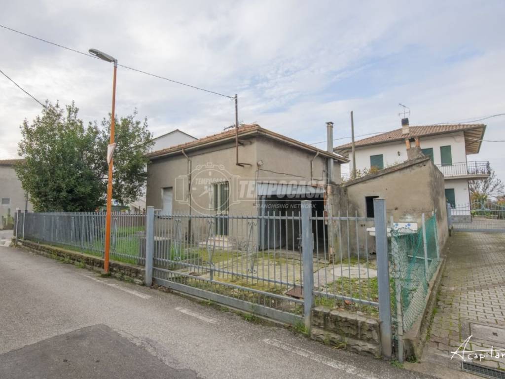 casa indipendente in vendita a Cesena in zona Calabrina