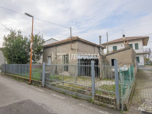 casa indipendente in vendita a Cesena in zona Calabrina