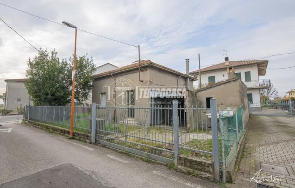 casa indipendente in vendita a Cesena in zona Calabrina