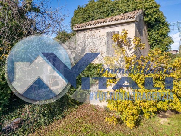 casa indipendente in vendita a Cesena in zona Bagnile