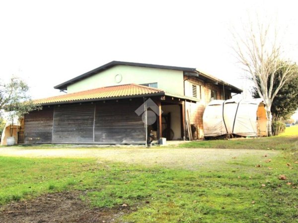 capannone in vendita a Cesena in zona Villa Chiaviche