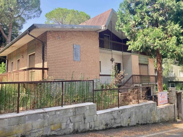 casa indipendente in vendita a Cesena in zona Centro Storico