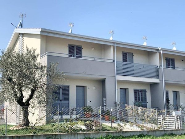 casa indipendente in vendita a Cesena in zona Fiorenzuola
