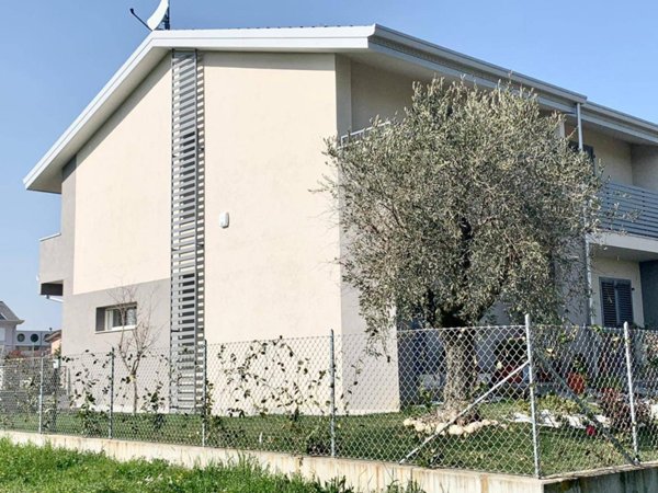casa indipendente in vendita a Cesena in zona Fiorenzuola