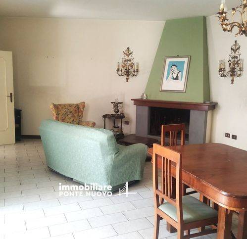 casa indipendente in vendita a Cesena in zona Centro Storico