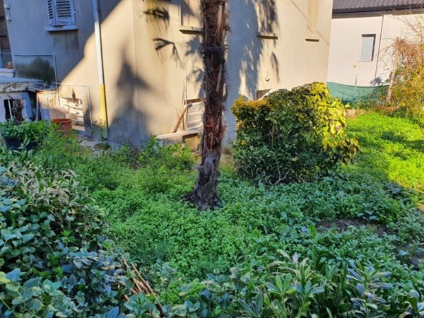 casa indipendente in vendita a Cesena in zona Centro Storico