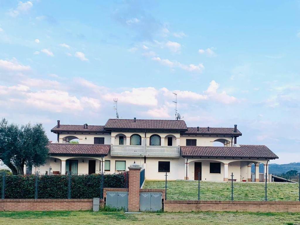 casa indipendente in vendita a Cesena in zona San Vittore