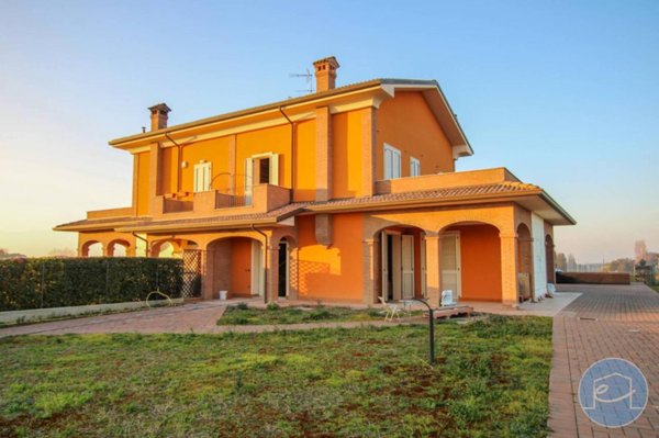 casa indipendente in vendita a Cesena in zona Calabrina