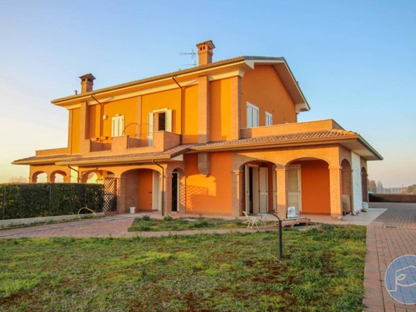 casa indipendente in vendita a Cesena in zona Calabrina