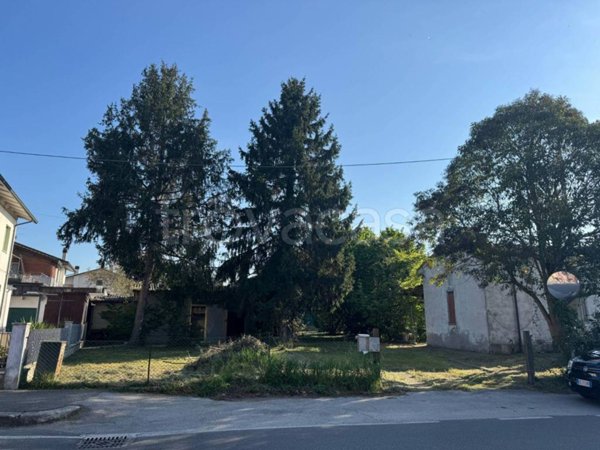 terreno edificabile in vendita a Cesena in zona Ponte Pietra