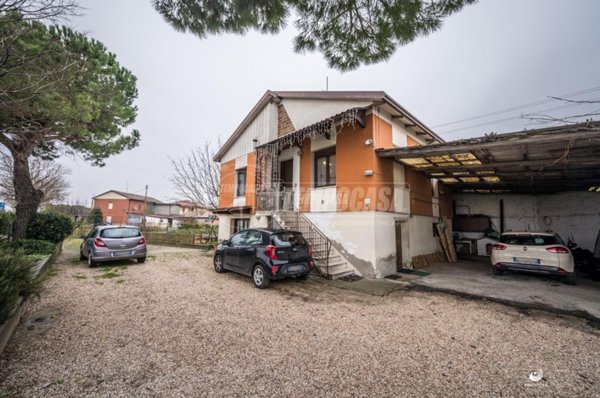 casa indipendente in vendita a Cesena in zona Sant'Egidio