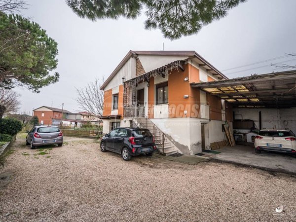 casa indipendente in vendita a Cesena in zona Sant'Egidio