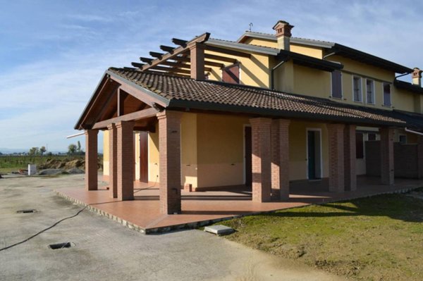 casa indipendente in vendita a Cesena in zona Pioppa
