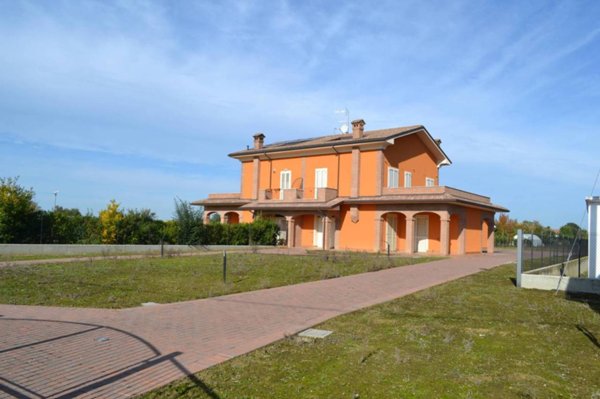 casa indipendente in vendita a Cesena in zona Calabrina