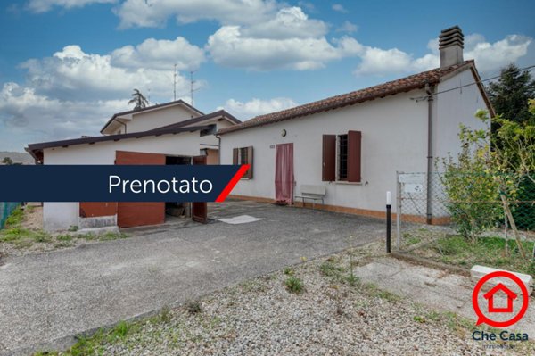 casa indipendente in vendita a Cesena in zona Tipano