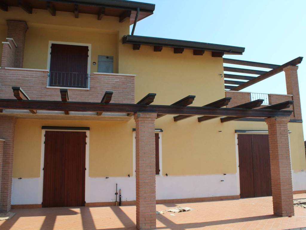 casa indipendente in vendita a Cesena in zona Pioppa