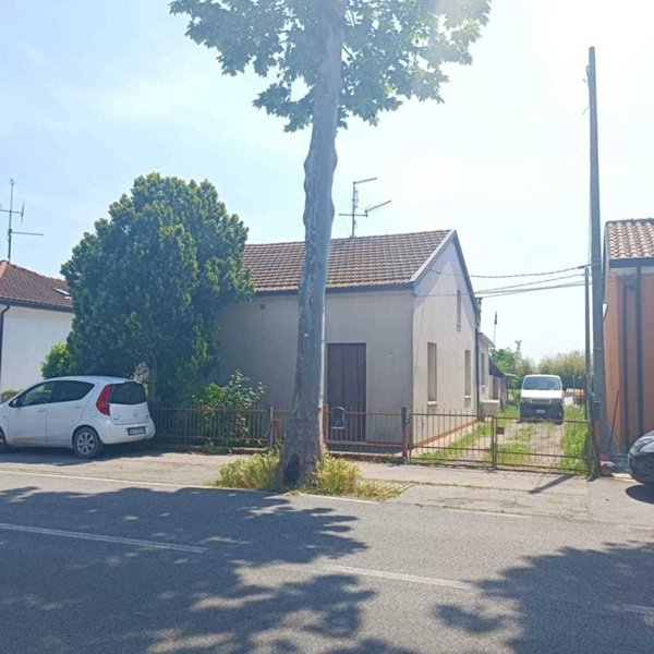 casa indipendente in vendita a Cesena