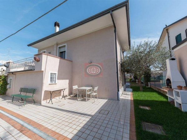 casa indipendente in vendita a Cesena in zona Calisese