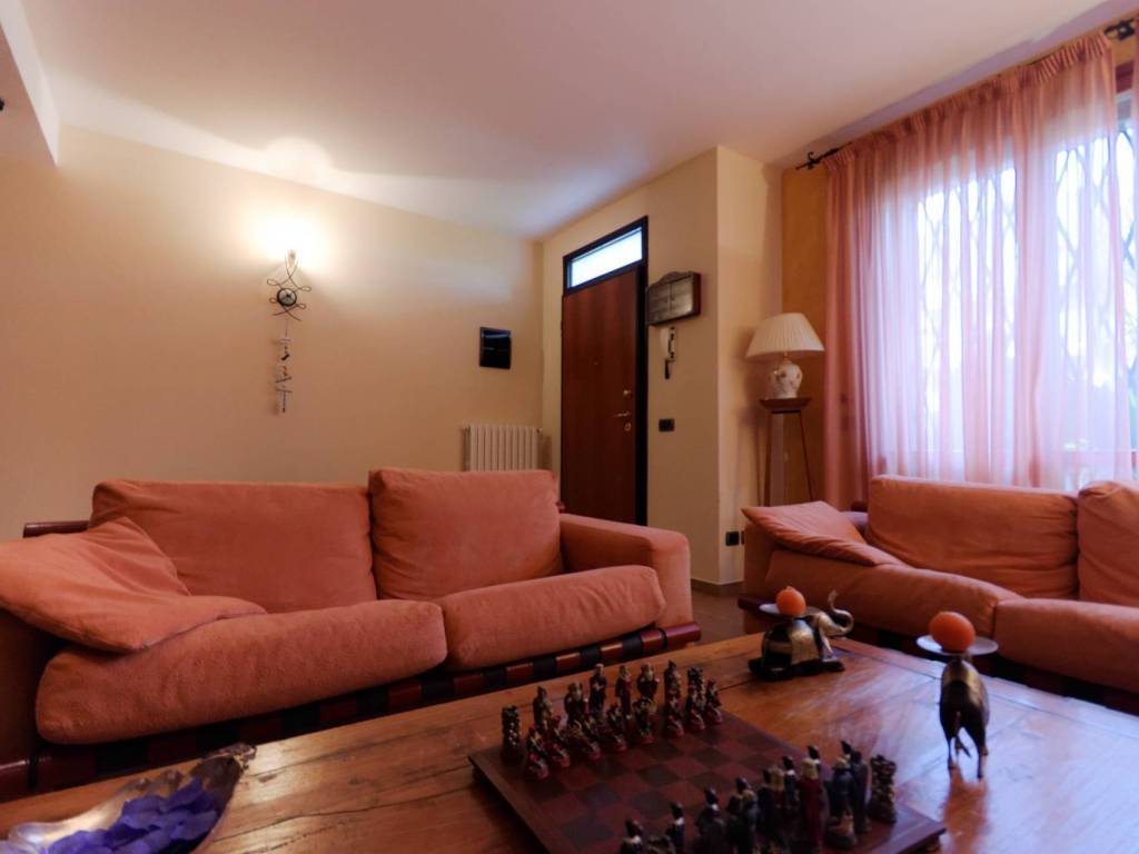 casa indipendente in vendita a Cesena