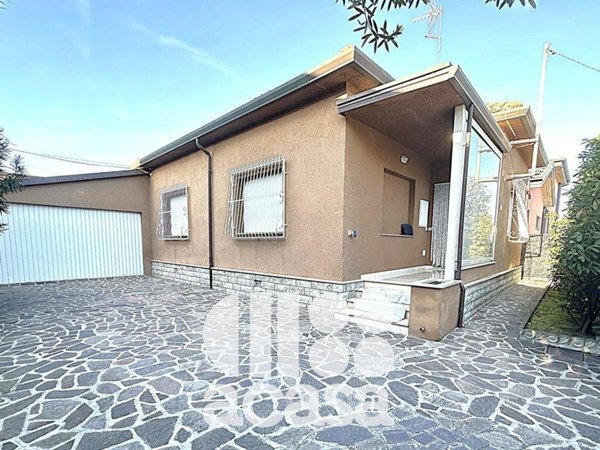 casa indipendente in vendita a Cesena in zona Calabrina