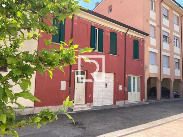 casa indipendente in vendita a Cesena in zona Centro Storico