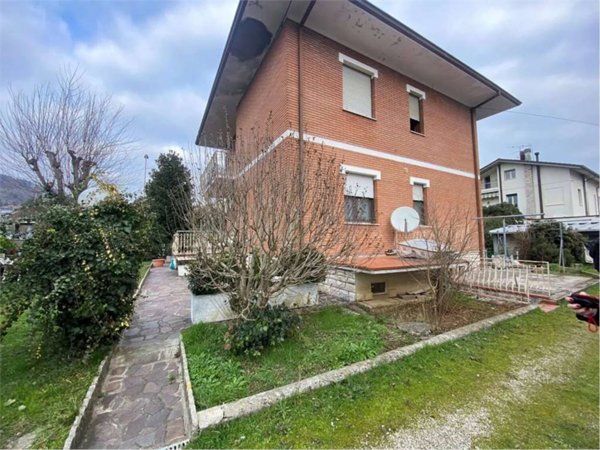 casa indipendente in vendita a Cesena in zona Oltresavio