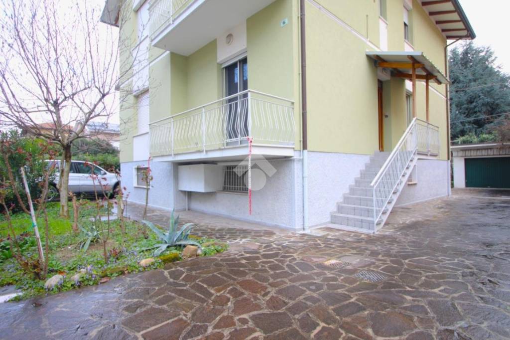 casa indipendente in vendita a Cesena in zona Fiorenzuola