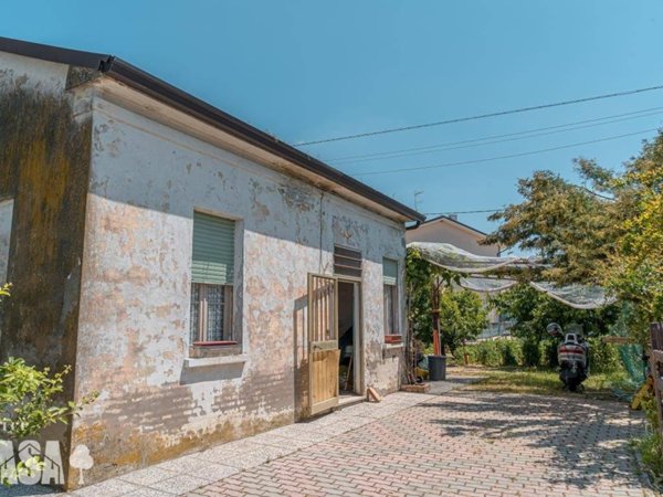 casa indipendente in vendita a Cesena