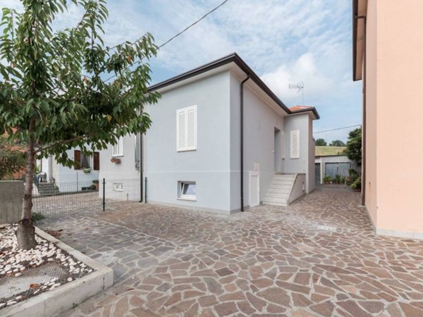 casa indipendente in vendita a Cesena in zona Borello