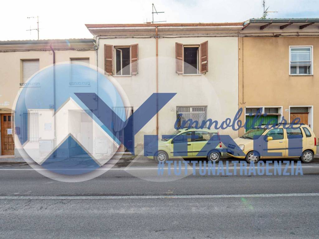 casa indipendente in vendita a Cesena in zona Ponte Pietra