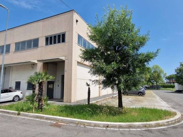 locale commerciale in vendita a Cesena in zona Diegaro/Capocolle