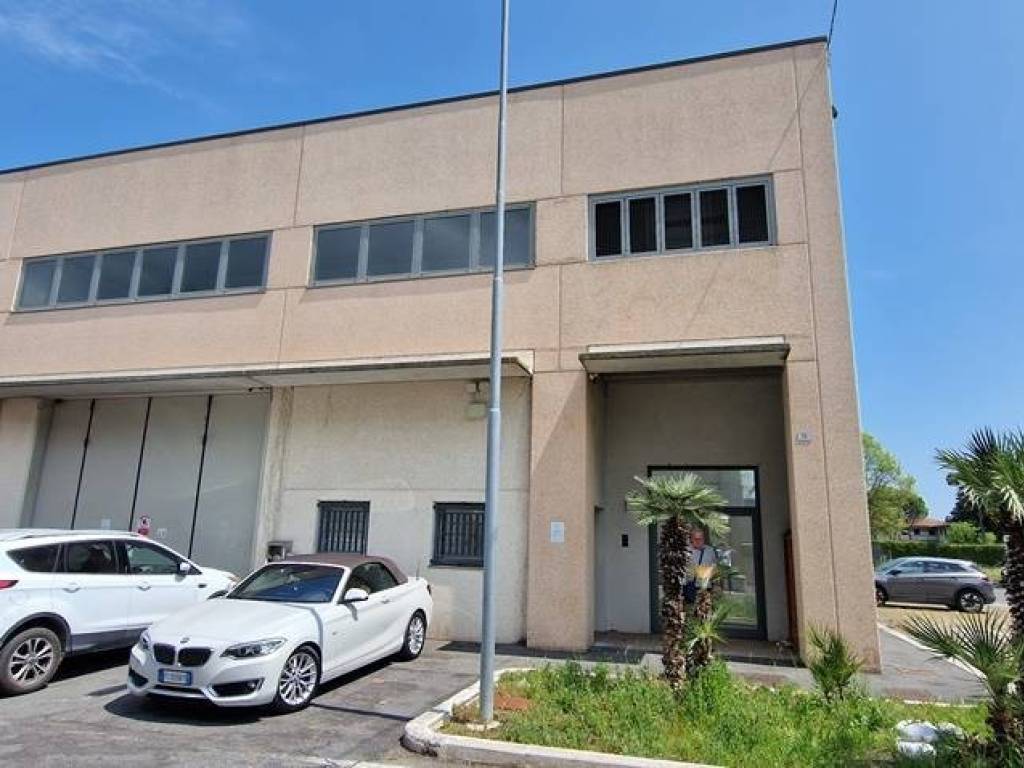 locale commerciale in vendita a Cesena in zona Settecrociari