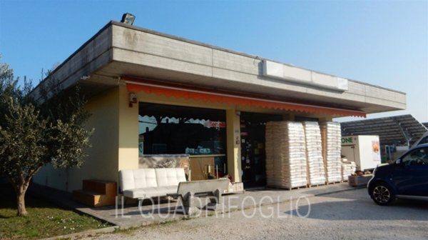 negozio in vendita a Cesena