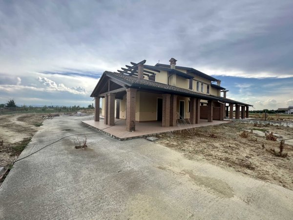 casa indipendente in vendita a Cesena in zona Pioppa