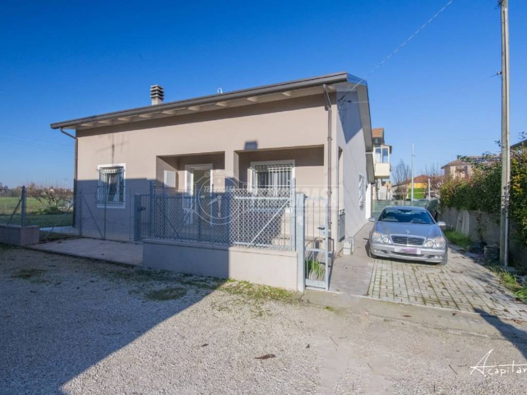 casa indipendente in vendita a Cesena in zona San Giorgio