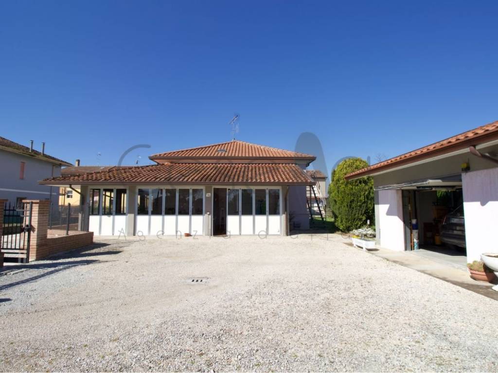 casa indipendente in vendita a Cesena in zona Macerone