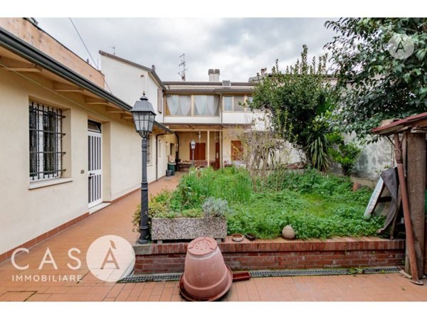 casa indipendente in vendita a Cesena in zona Centro Storico