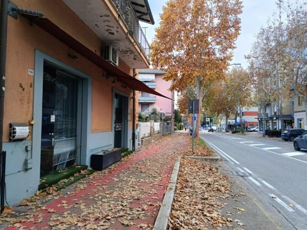 negozio in vendita a Cesena