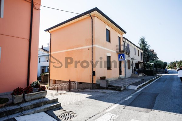 casa indipendente in vendita a Cesena in zona San Carlo