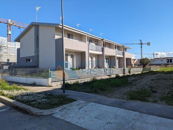 casa indipendente in vendita a Cesena in zona Fiorenzuola