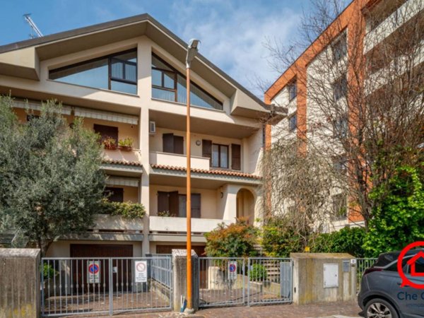 casa indipendente in vendita a Cesena in zona Centro Storico